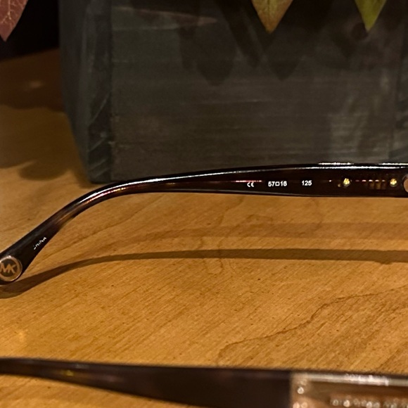 (SOLD) Michael Kors Tortoise Sunglassed - Picture 5 of 8